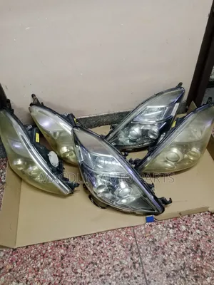 Toyota Isis 2012 Xenon Headlight