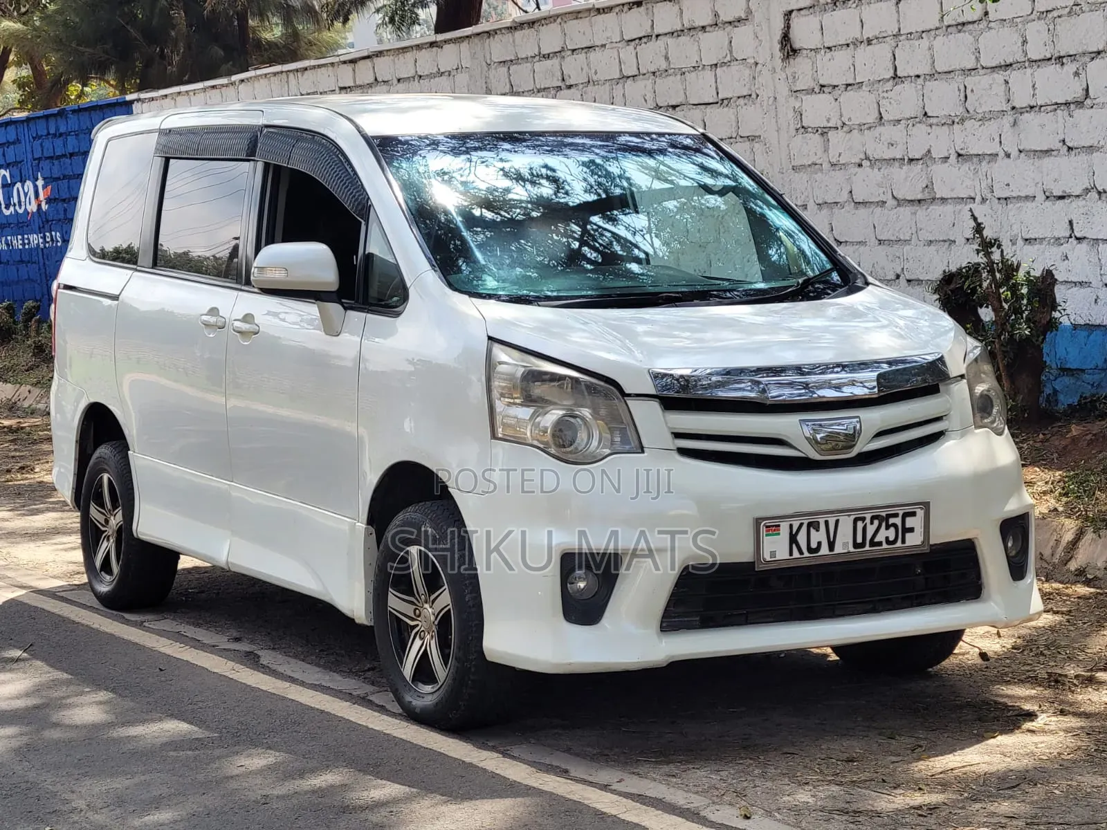 Toyota Noah 2012 White