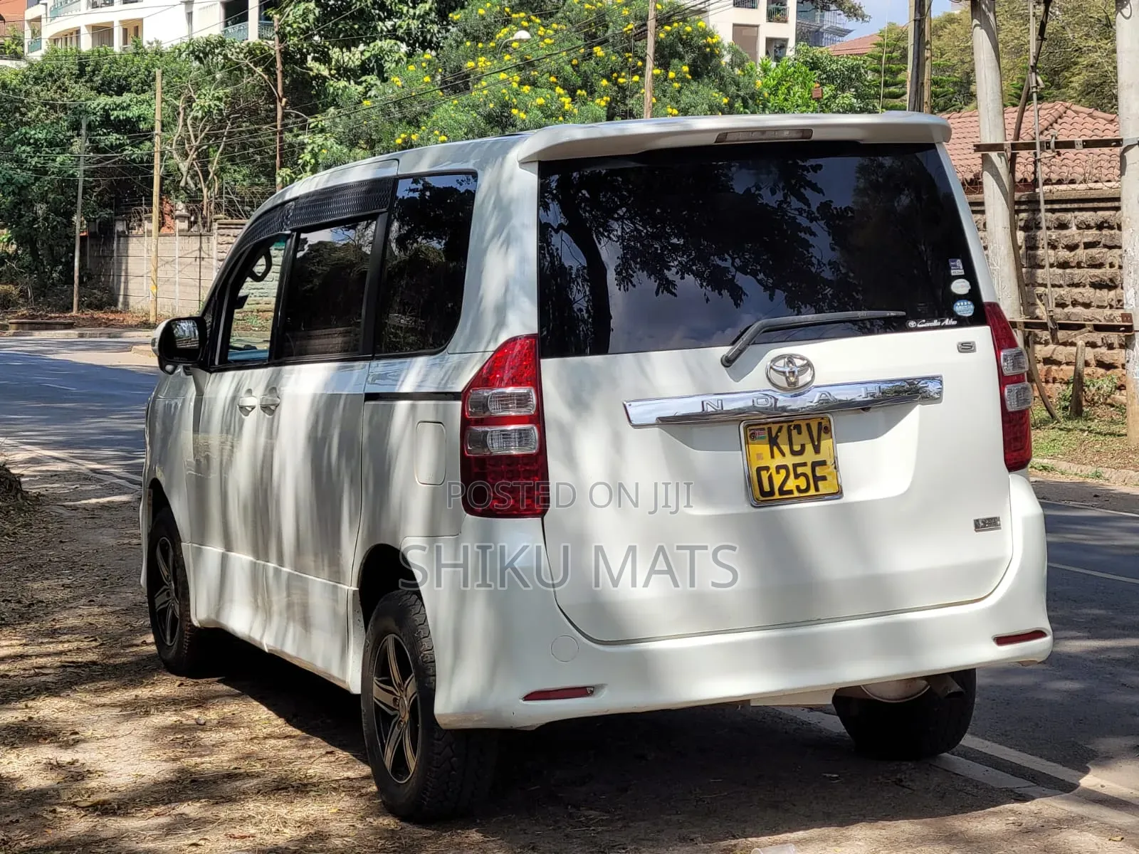 Toyota Noah 2012 White