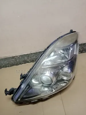 Toyota Isis 2012 Xenon Headlight