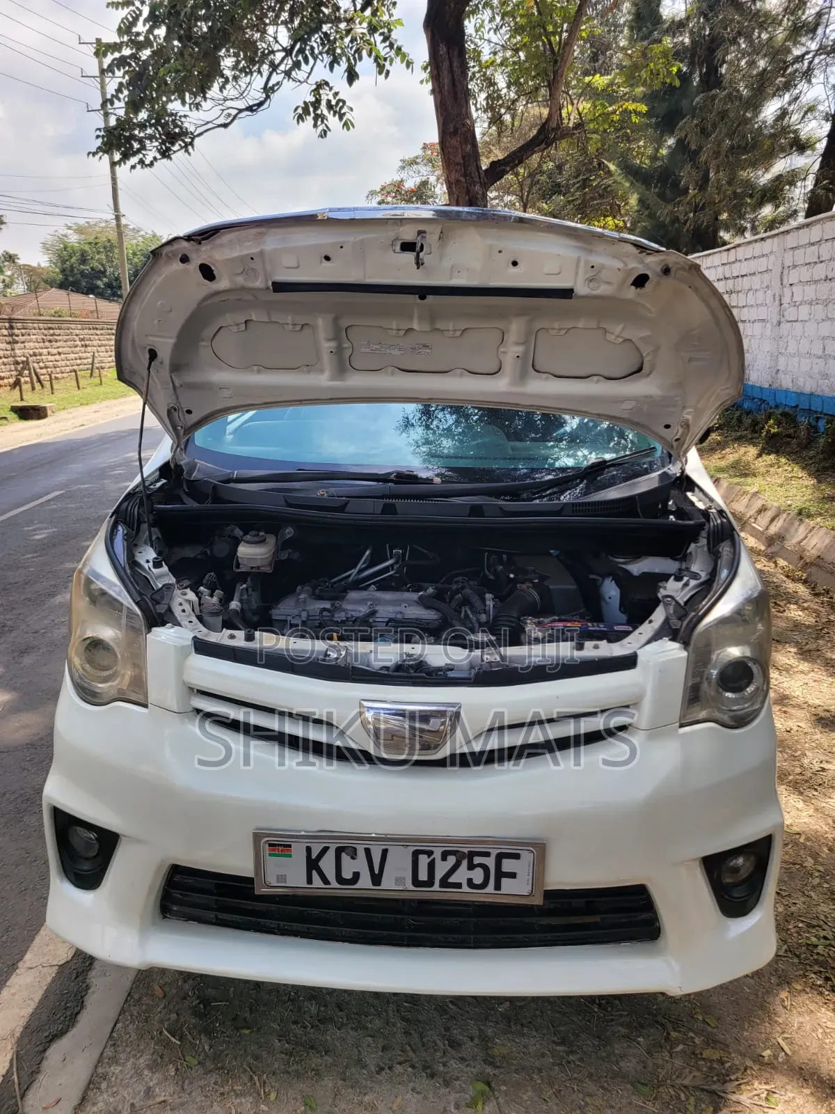 Toyota Noah 2012 White