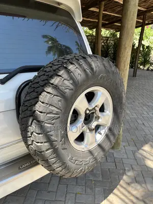 Land Cruiser 100 Series Tyres and Original Alloy Rim Set