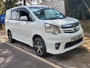 Toyota Noah 2012 Pearl