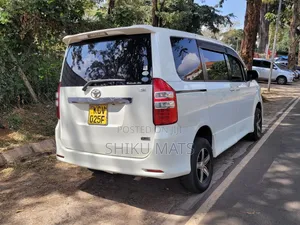 Toyota Noah 2012 Pearl