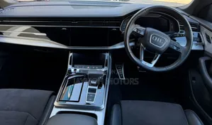 Audi Q8 55 Premium AWD quattro 2020 Pearl