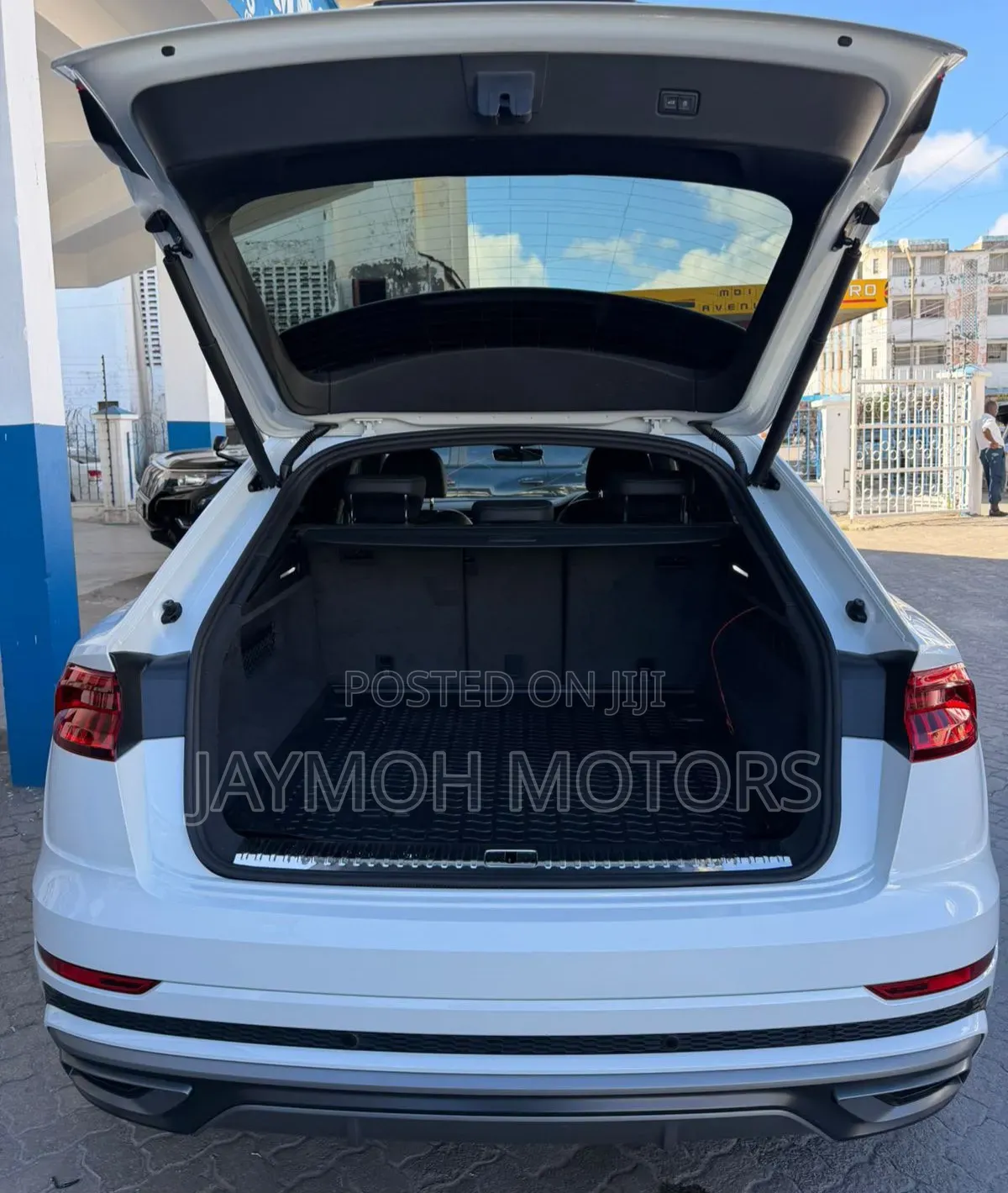 Audi Q8 55 Premium AWD quattro 2020 Pearl
