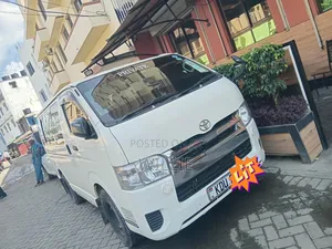 Toyota HiAce 2018 White