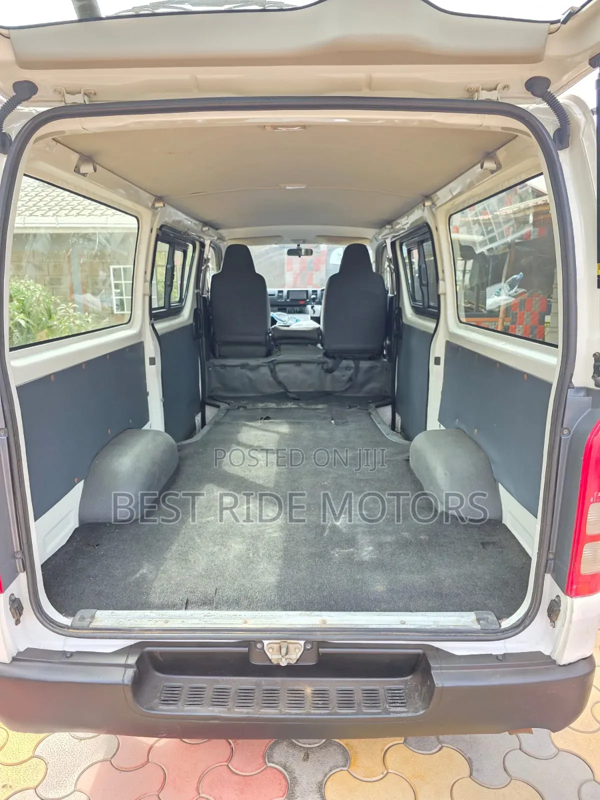 Toyota HiAce 2014 White