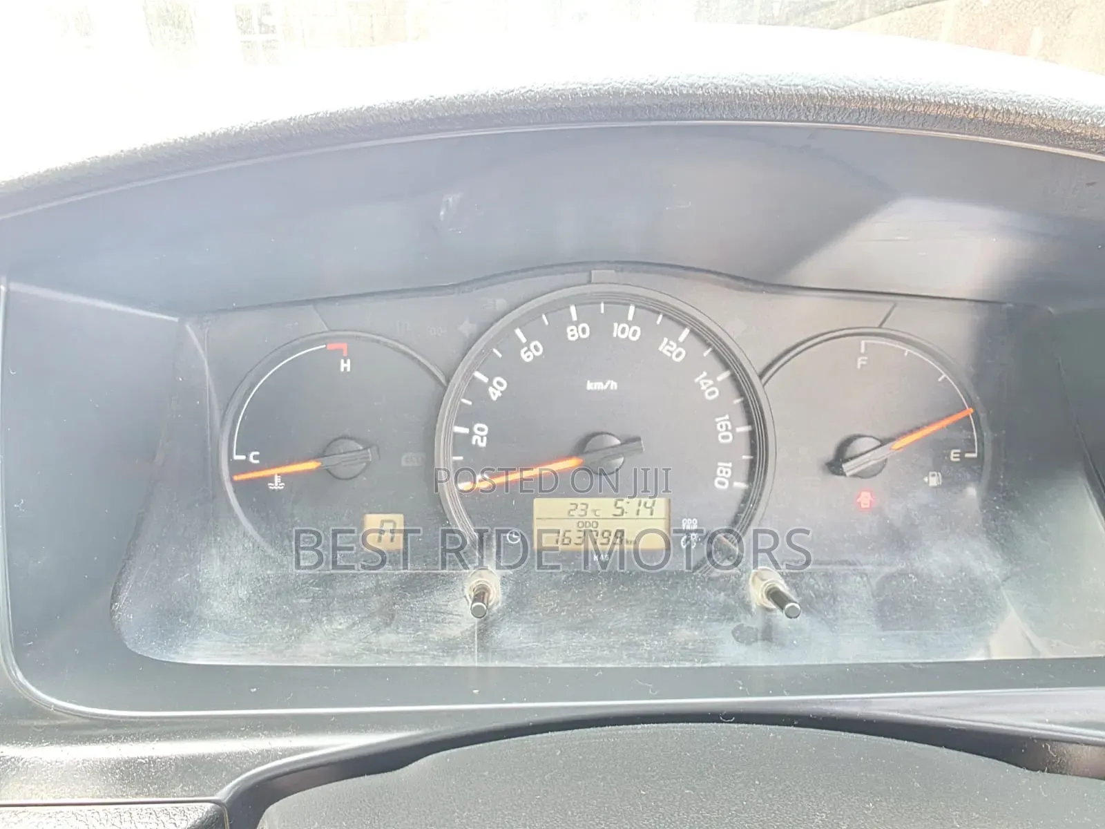 Toyota HiAce 2014 White