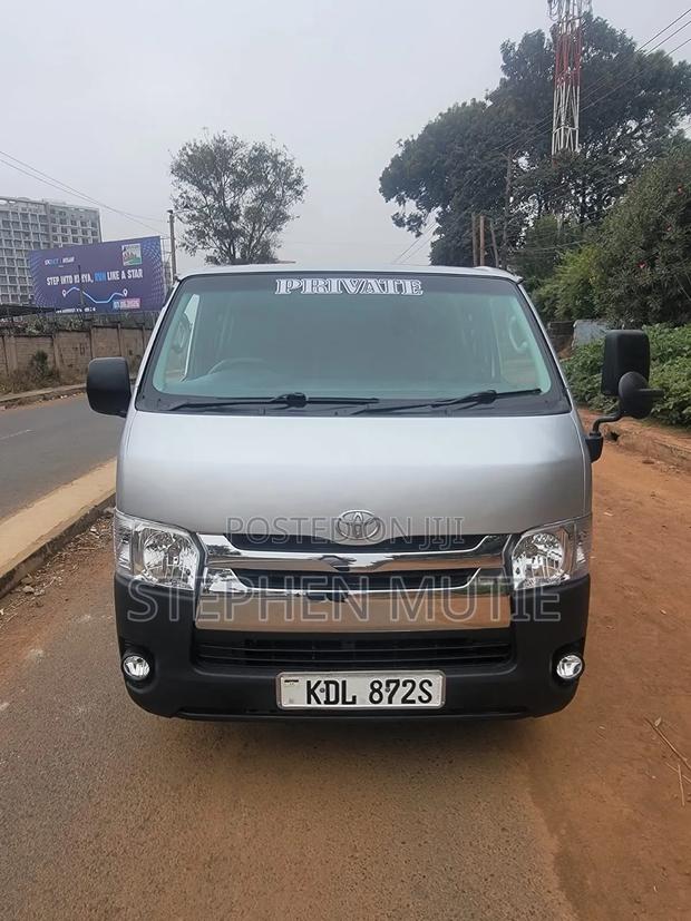 Toyota HiAce 2016 Silver