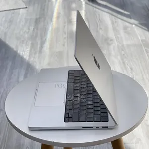 Laptop Apple MacBook Pro 2023 M2 Max 64GB Apple M2 SSD 4T