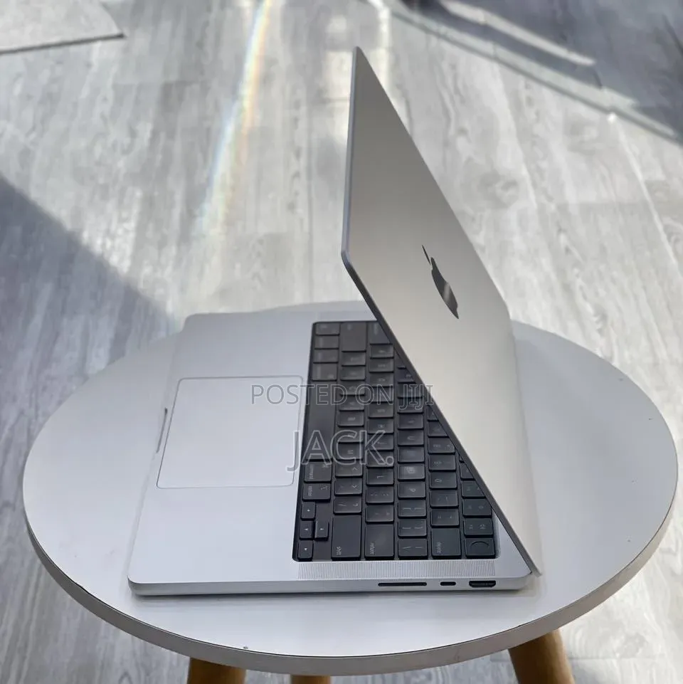 Laptop Apple MacBook Pro 2023 M2 Max 64GB Apple M2 SSD 4T