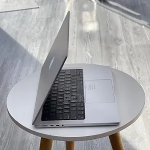 Laptop Apple MacBook Pro 2023 M2 Max 64GB Apple M2 SSD 4T