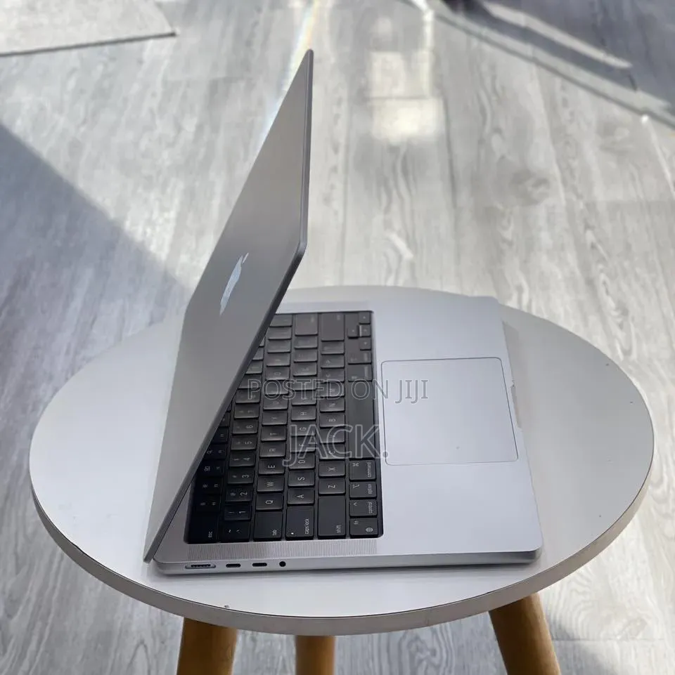Laptop Apple MacBook Pro 2023 M2 Max 64GB Apple M2 SSD 4T