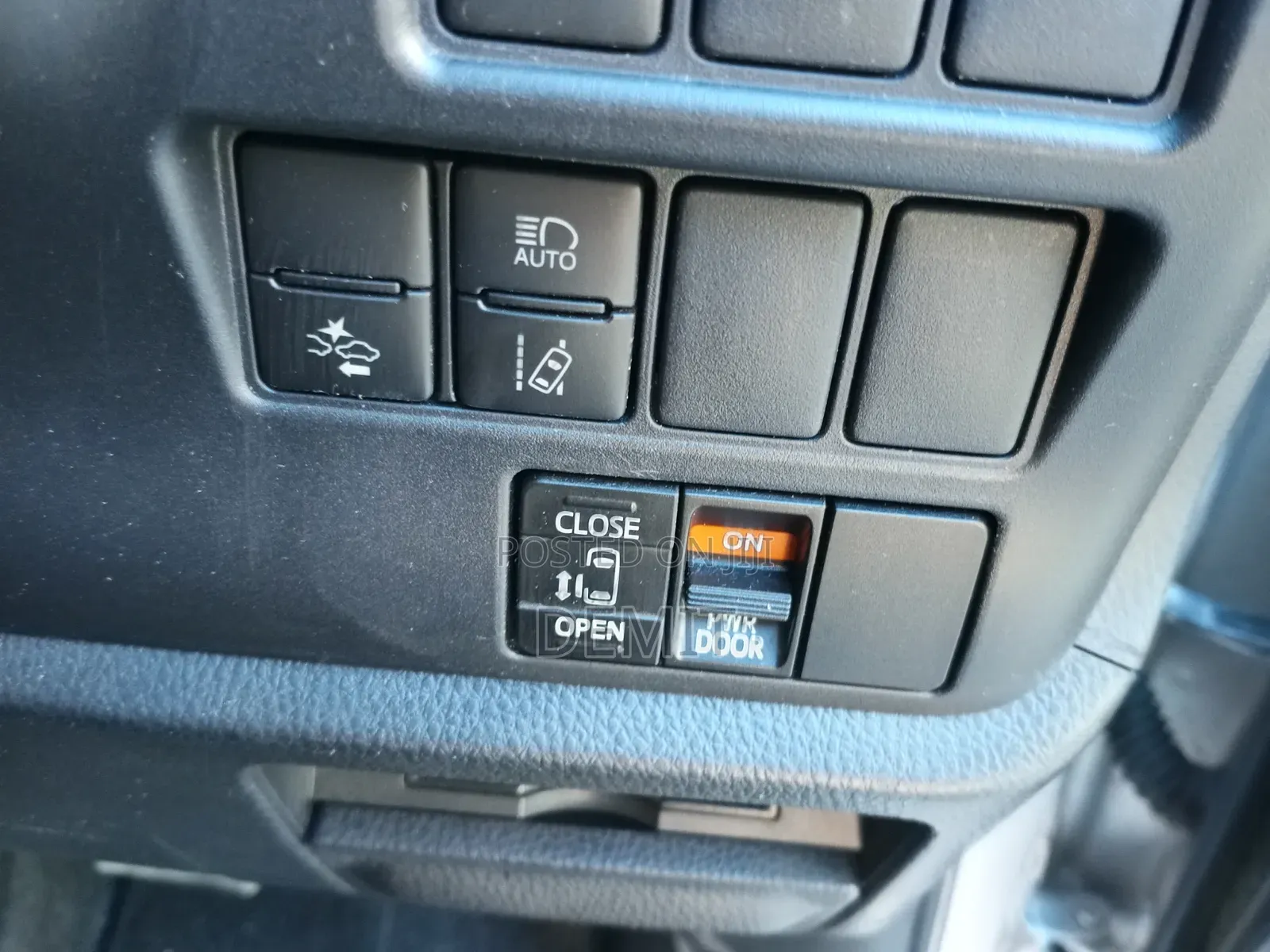 Toyota Noah 2.0 FWD (7 Seater) 2020 Silver