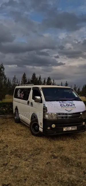 Hiace for Hire 14 Seater