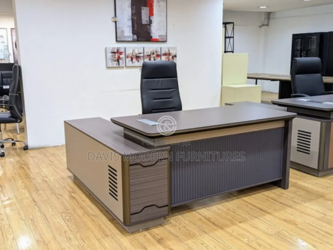 A Modern Executive L-Shaped Office Desk
