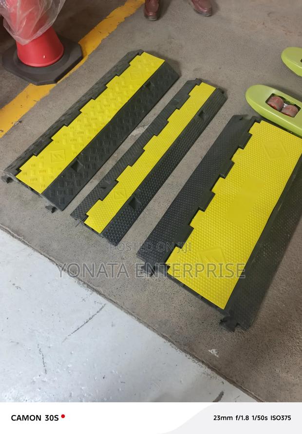 Commercial 3 Channel Rubber Cable Protector - thumbnail 2