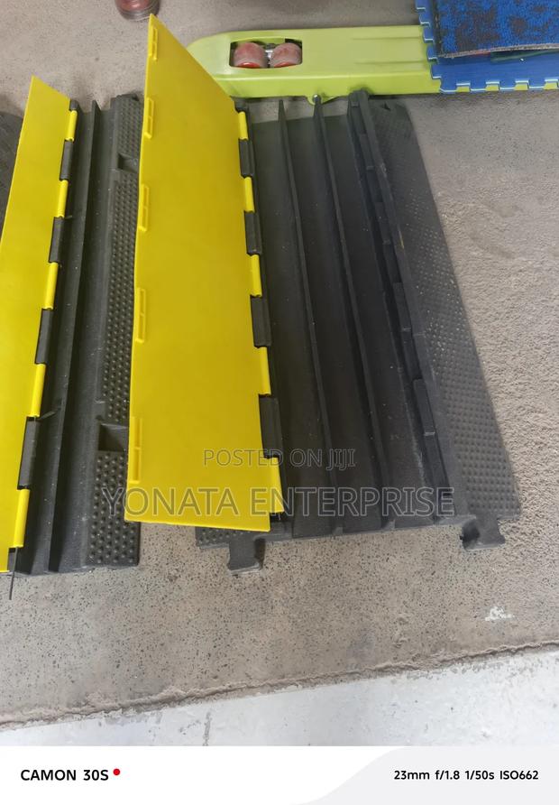 Commercial 3 Channel Rubber Cable Protector - thumbnail 3