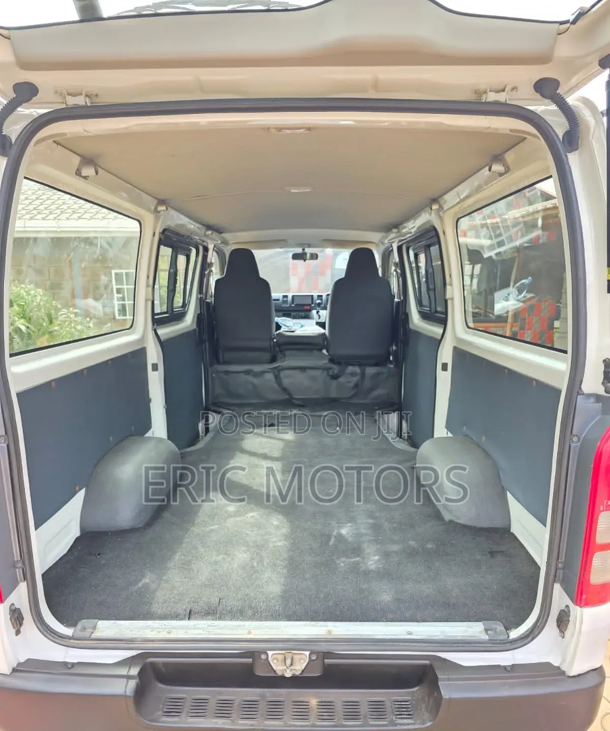 Toyota HiAce 2014 White