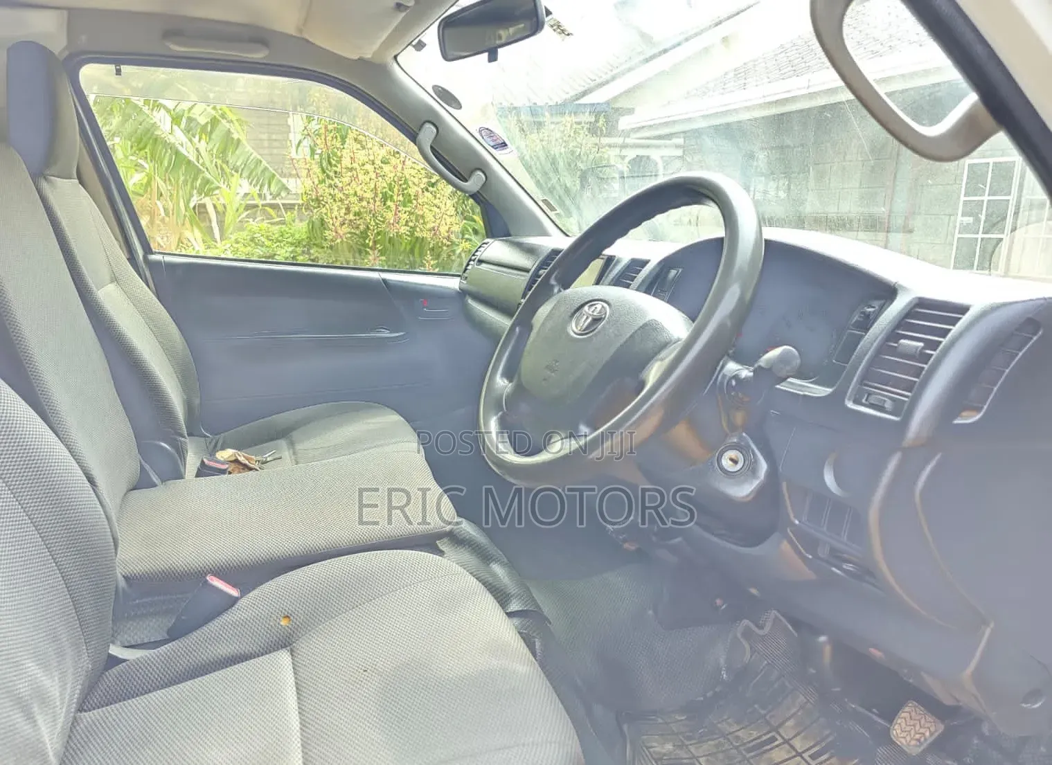 Toyota HiAce 2014 White