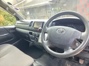 Toyota HiAce 2014 White
