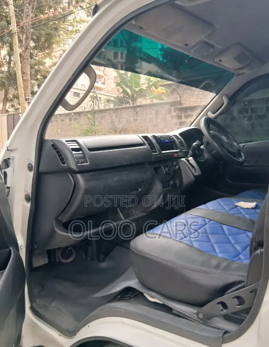 Toyota HiAce 2016 White