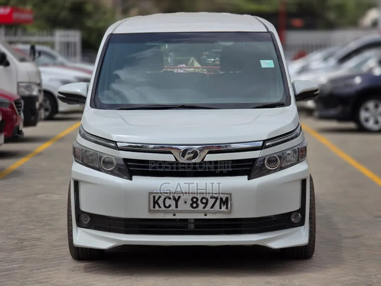 Toyota Voxy 2014 White