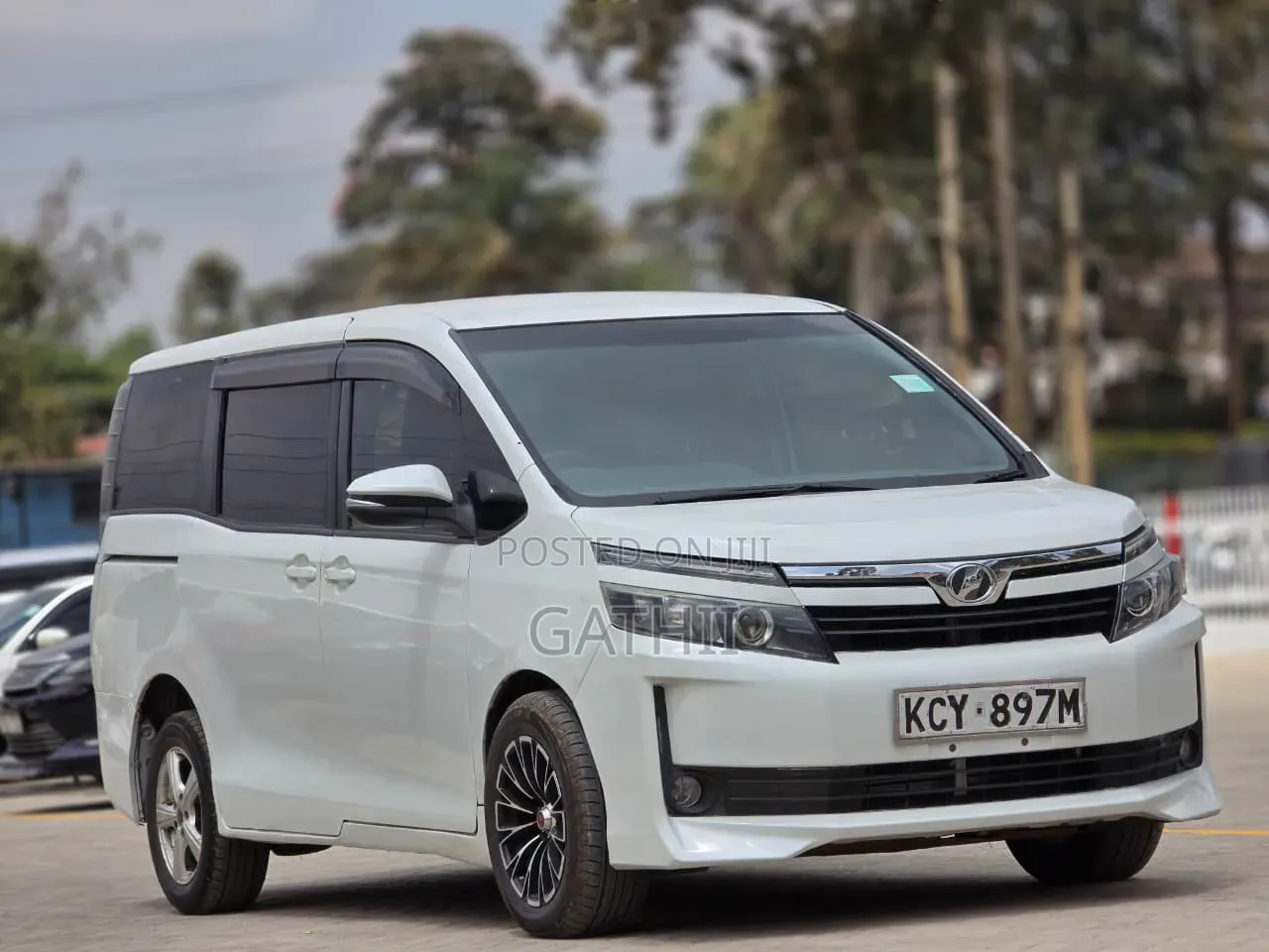 Toyota Voxy 2014 White