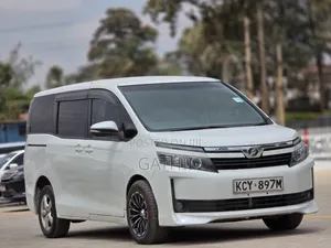 Toyota Voxy 2014 White
