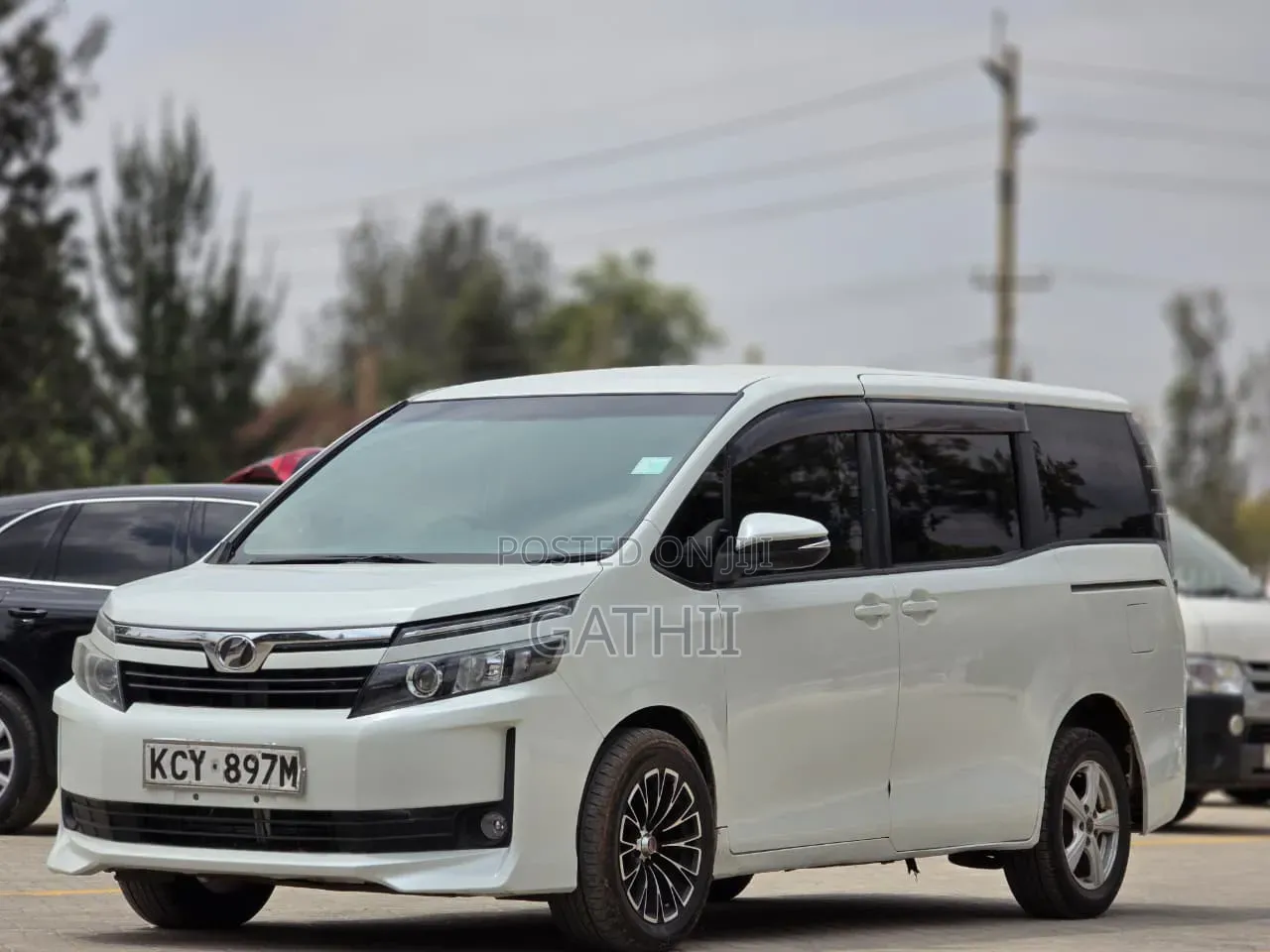 Toyota Voxy 2014 White