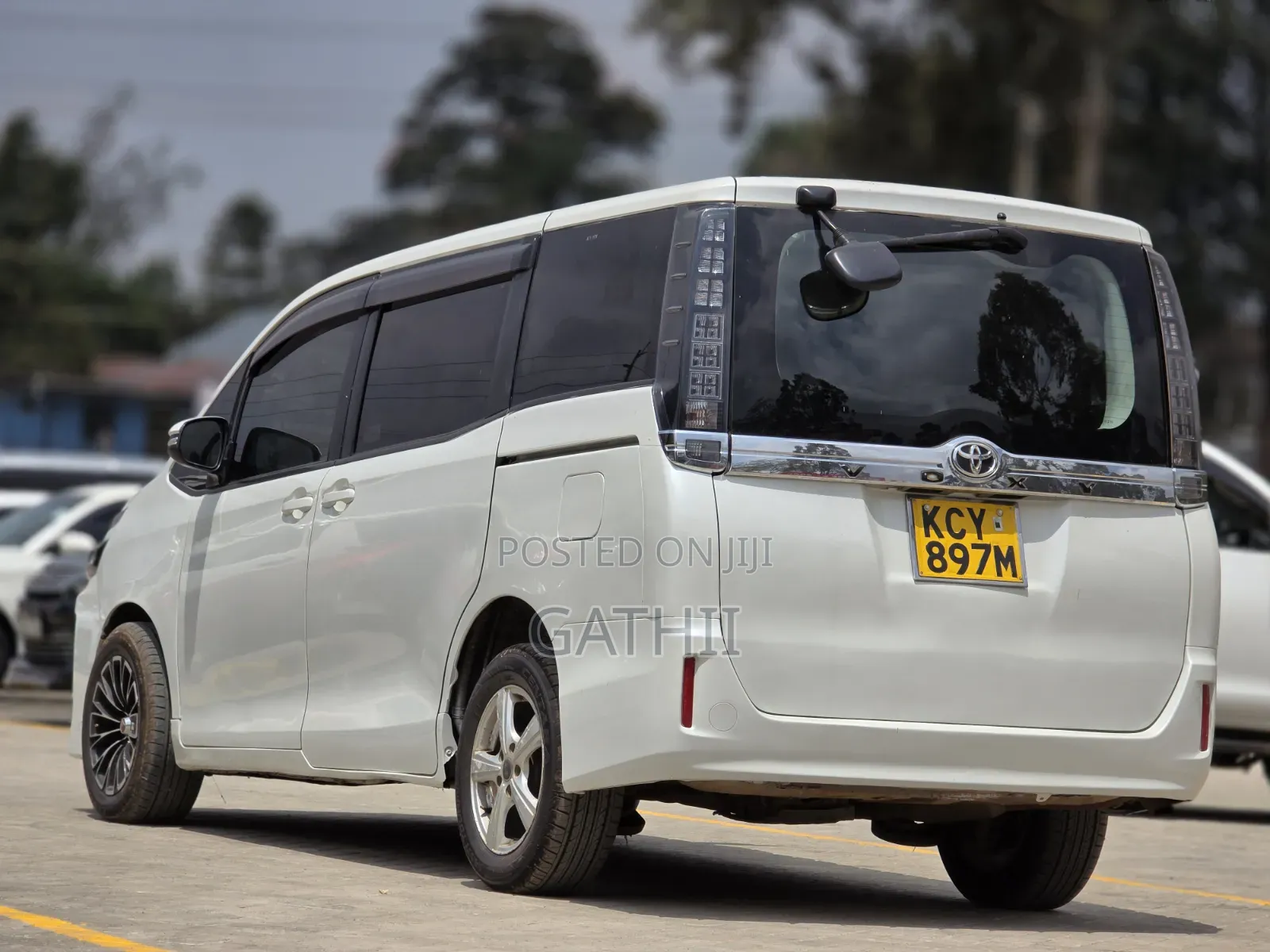 Toyota Voxy 2014 White