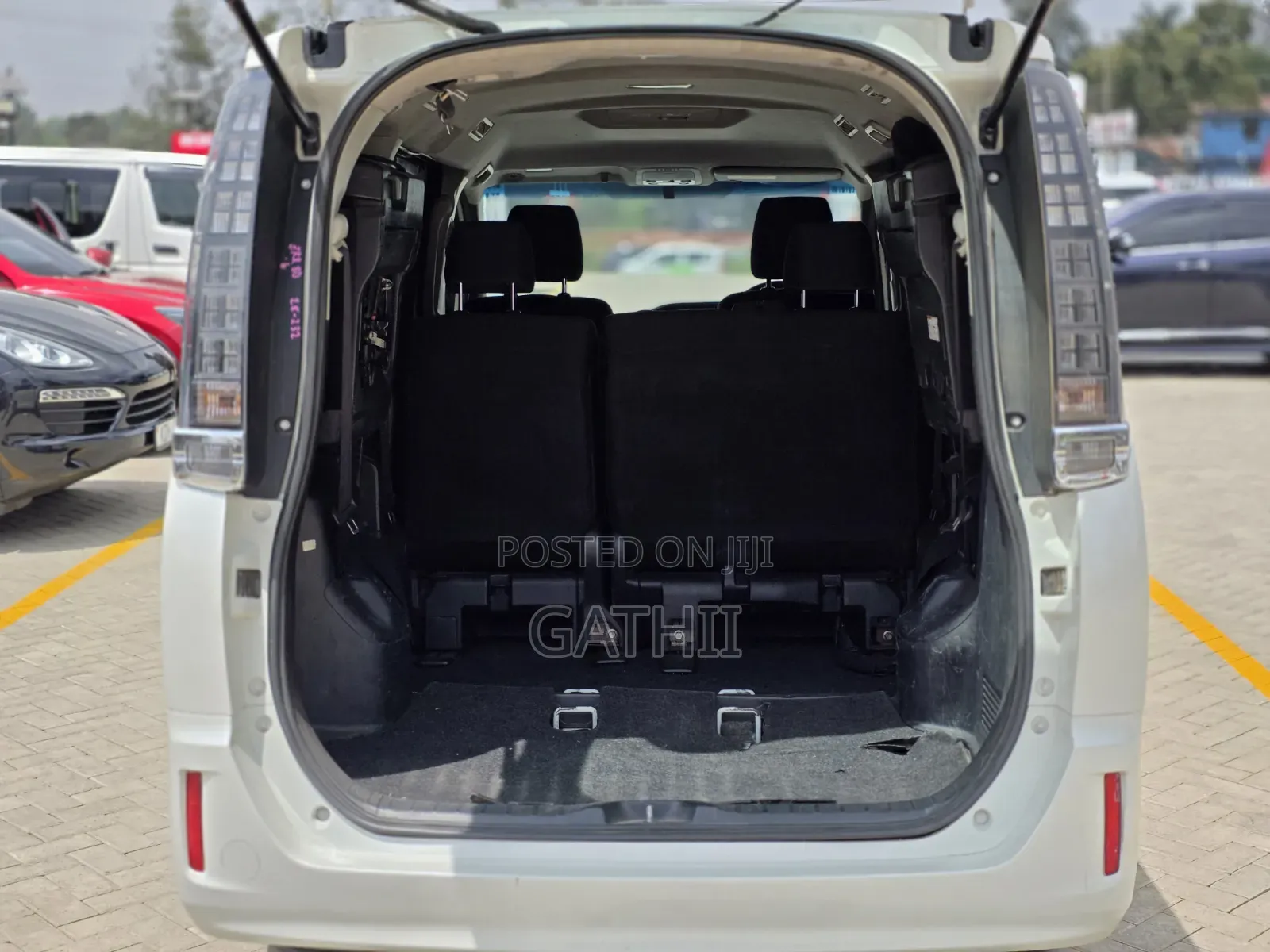 Toyota Voxy 2014 White