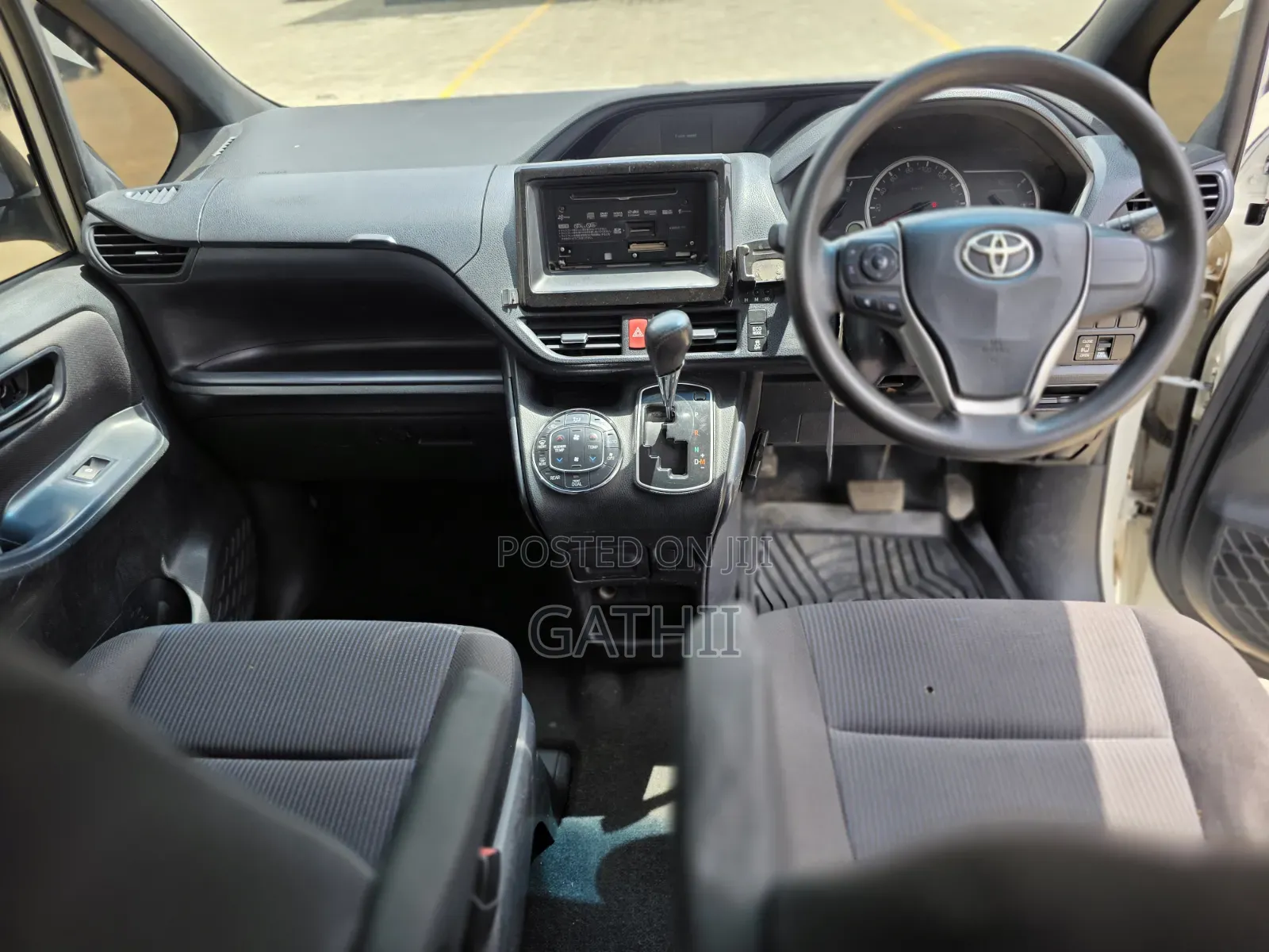 Toyota Voxy 2014 White