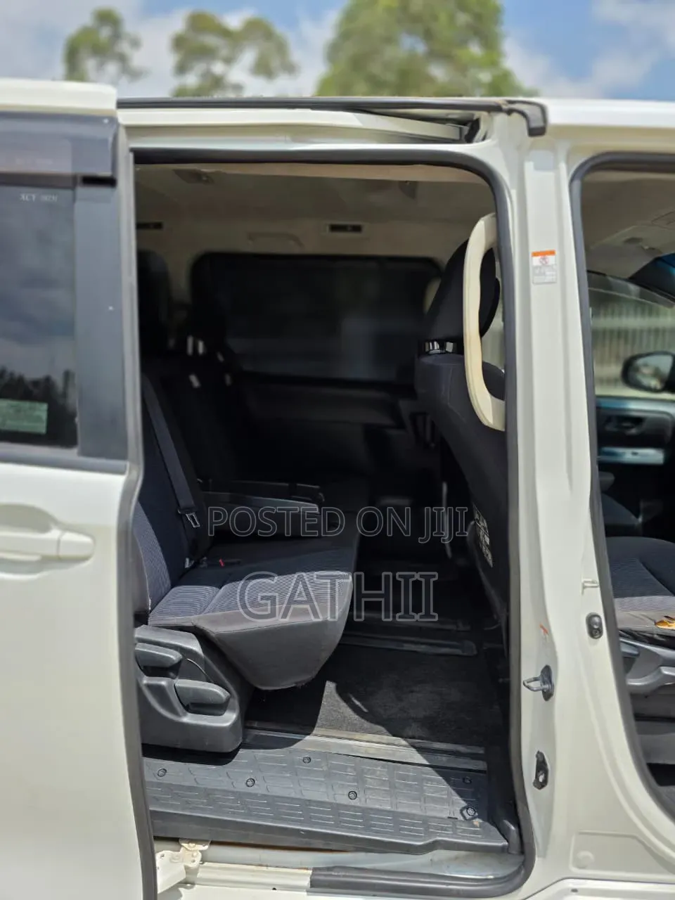 Toyota Voxy 2014 White