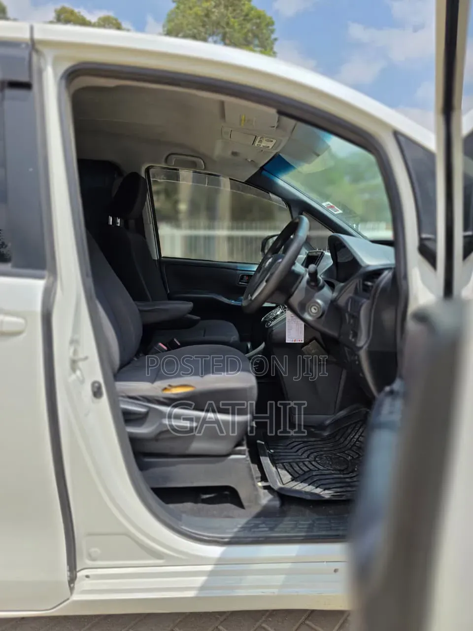 Toyota Voxy 2014 White