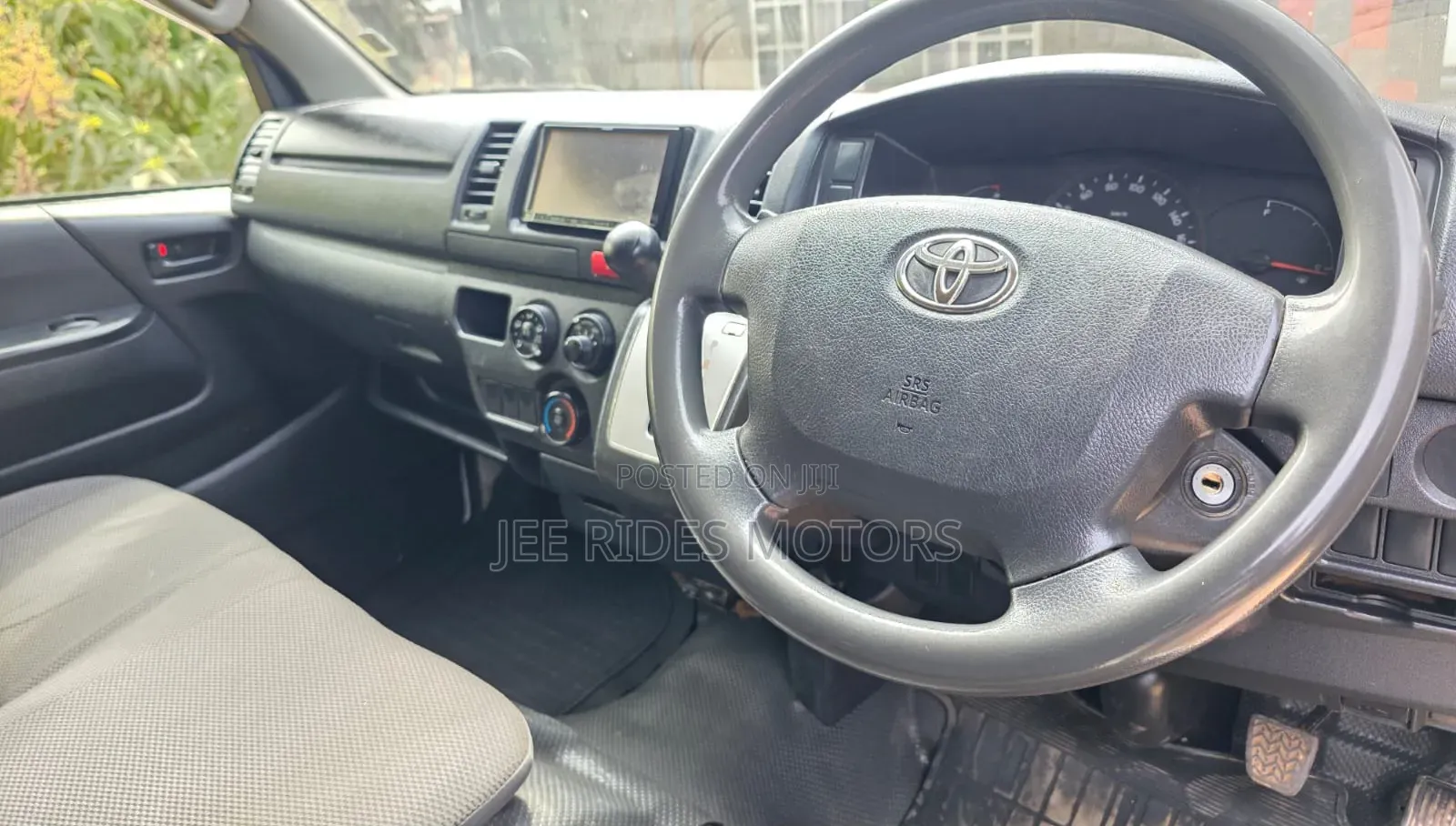 Toyota HiAce 2014 White