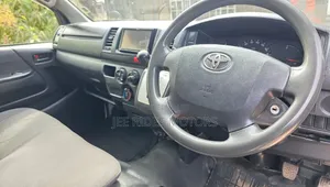 Toyota HiAce 2014 White