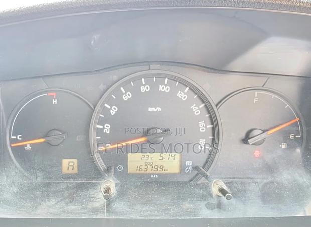 Toyota HiAce 2014 White - thumbnail 5