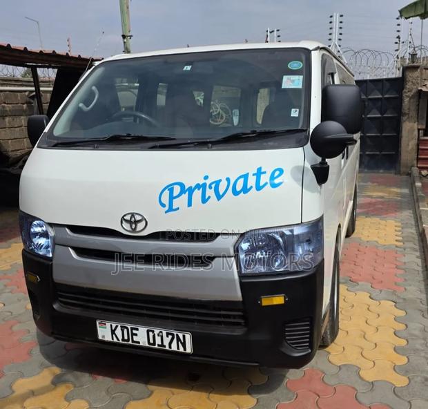 Toyota HiAce 2014 White