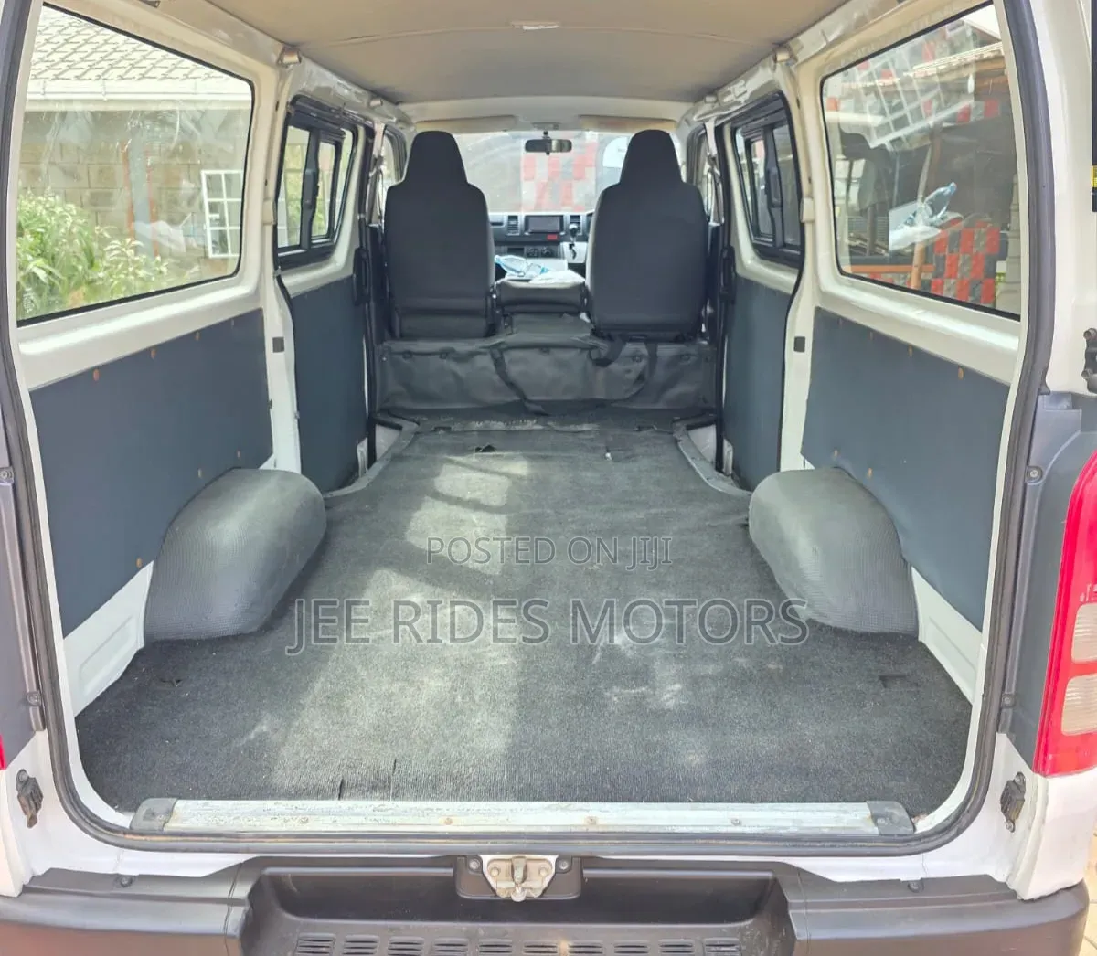 Toyota HiAce 2014 White