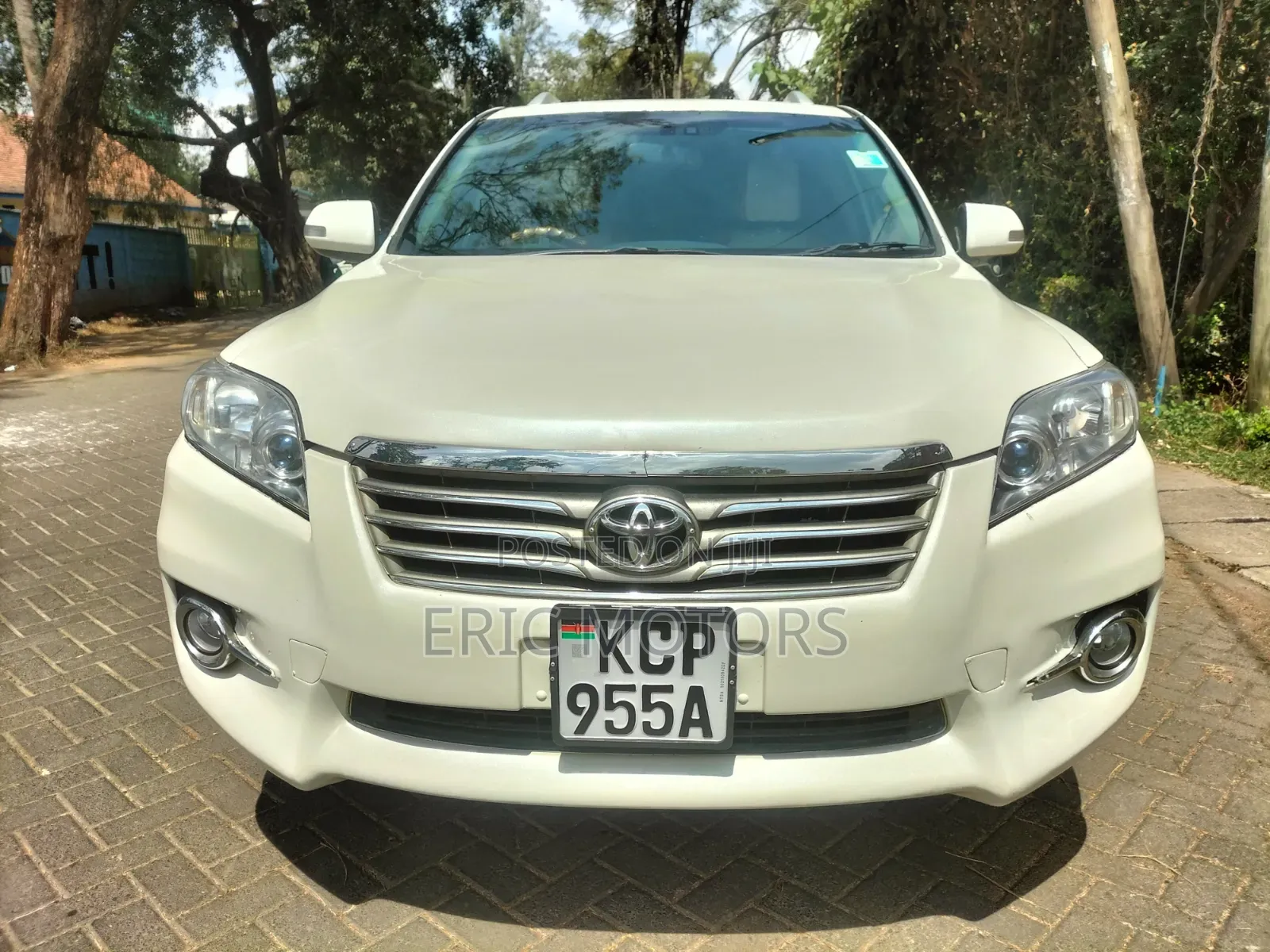 Toyota Vanguard 2011 White