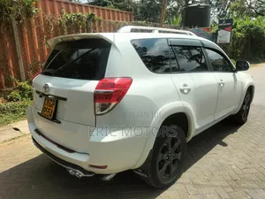Toyota Vanguard 2011 White