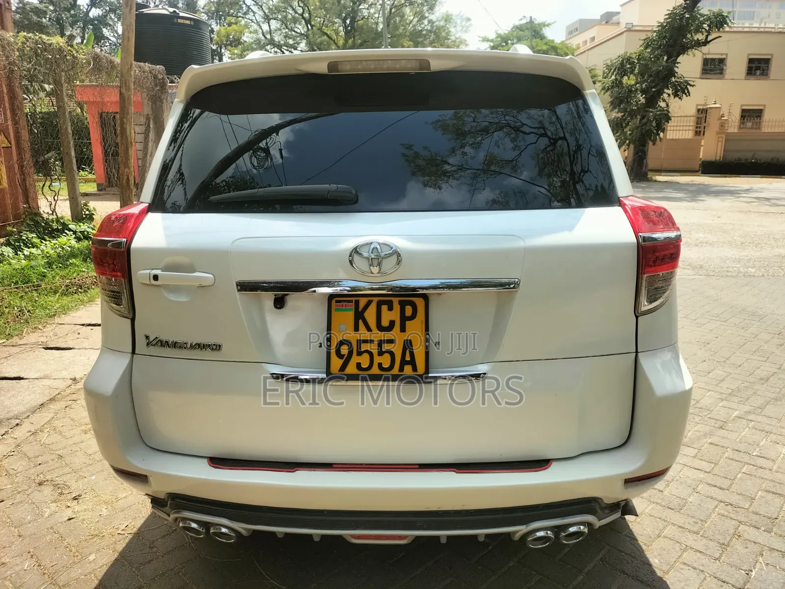 Toyota Vanguard 2011 White