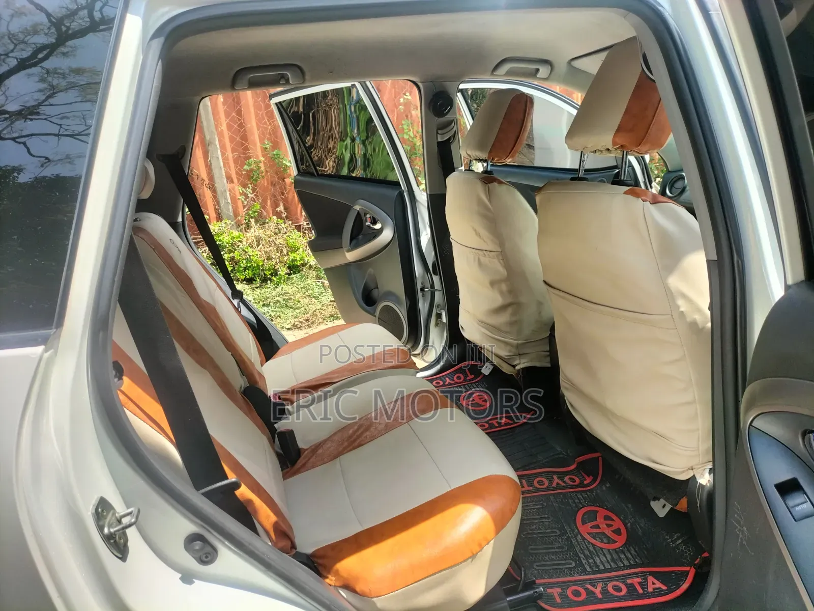 Toyota Vanguard 2011 White