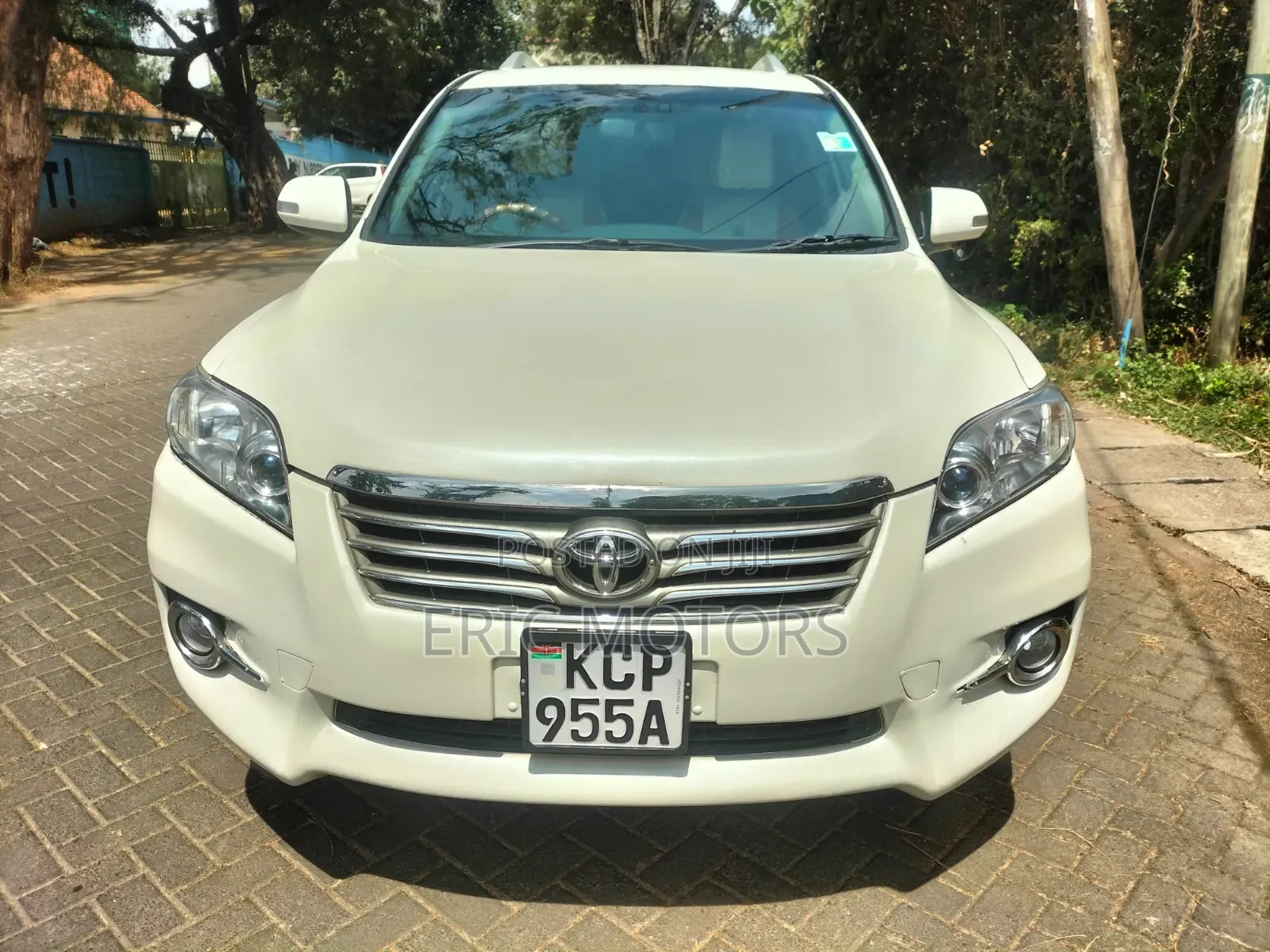 Toyota Vanguard 2011 White