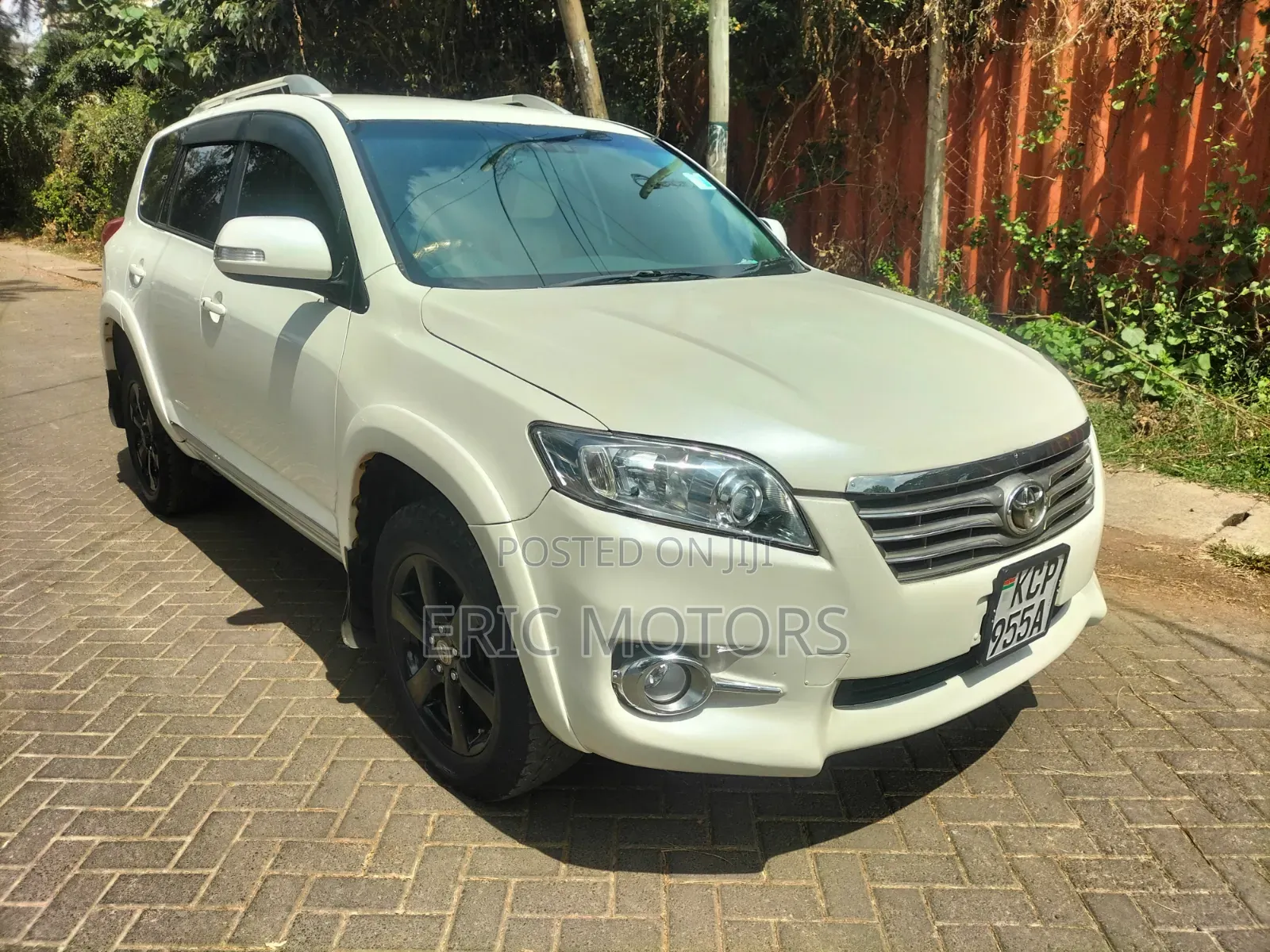 Toyota Vanguard 2011 White