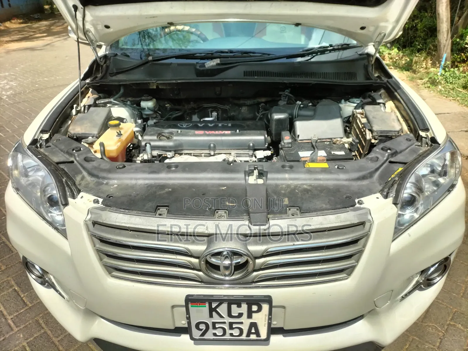 Toyota Vanguard 2011 White