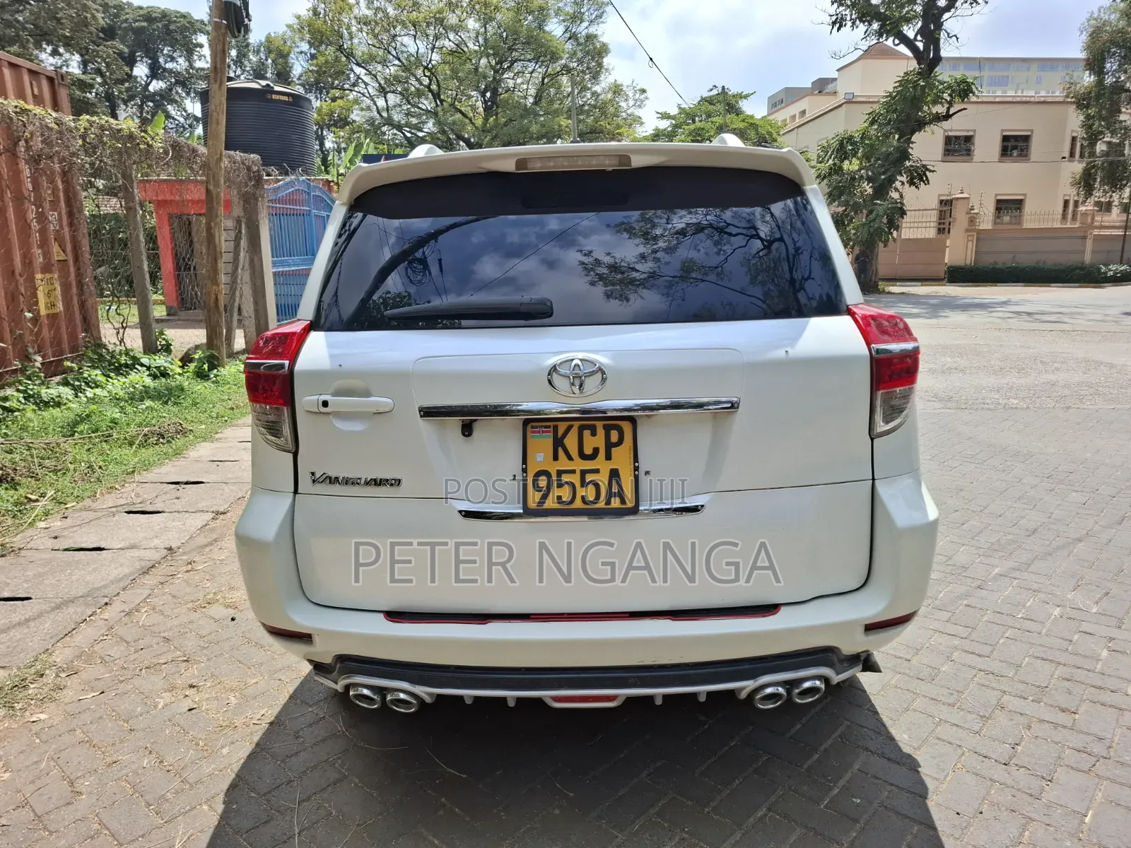 Toyota Vanguard 2010 White