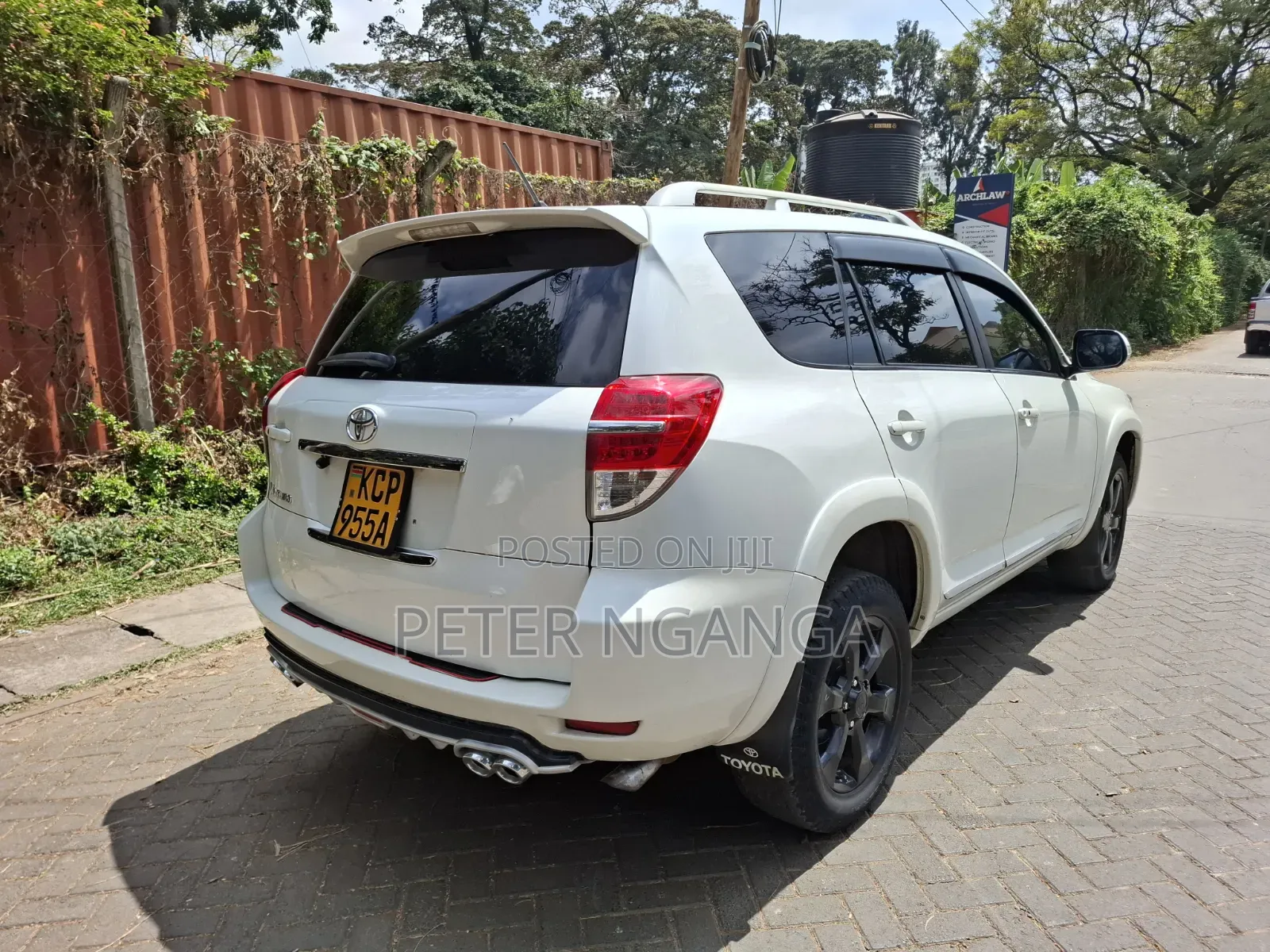 Toyota Vanguard 2010 White